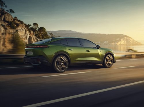 2026 Peugeot 408 facelift debuts – 1.6L PHEV, 1.2L 3-cylinder hybrid; e-408 EV with 456 km range WLTP