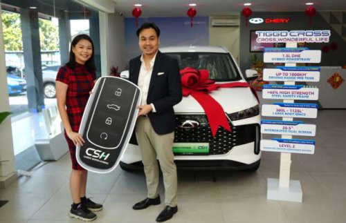 Klang lady wins a Chery Tiggo Cross Hybrid just by test driving a PHEV, husband gets the free car!