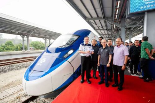 ECRL at 91.7% completion – Golden Train EMU, E-Loco have arrived; Jan 2027 launch, ‘1 more Syawal’
