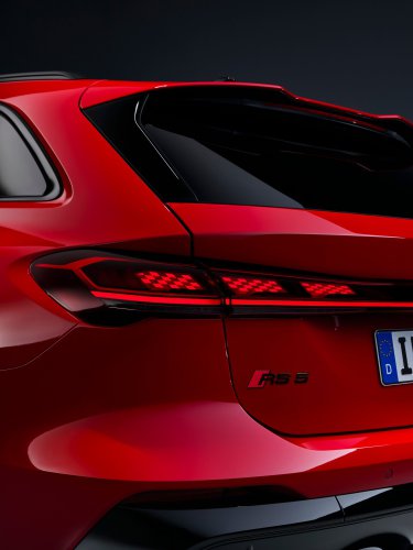 2026 Audi RS5 – 639 PS PHEV über sedan/wagon; 0-100 km/h 3.6 secs, 84 km EV range, up to 2,370 kg
