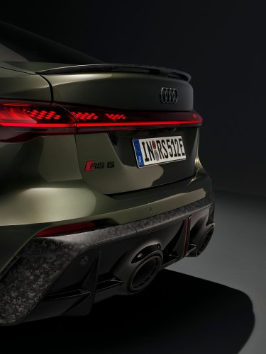 2026 Audi RS5 – 639 PS PHEV über sedan/wagon; 0-100 km/h 3.6 secs, 84 km EV range, up to 2,370 kg