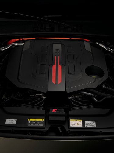 2026 Audi RS5 – 639 PS PHEV über sedan/wagon; 0-100 km/h 3.6 secs, 84 km EV range, up to 2,370 kg