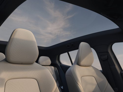 Volvo EX30 updated for MY2026 – entry-level 150 PS powertrain added, up to 476 km WLTP; new UX, V2L