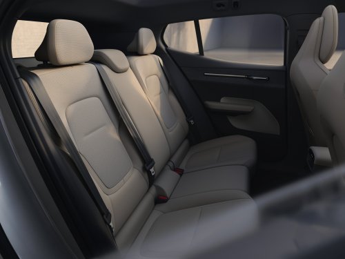 Volvo EX30 updated for MY2026 – entry-level 150 PS powertrain added, up to 476 km WLTP; new UX, V2L