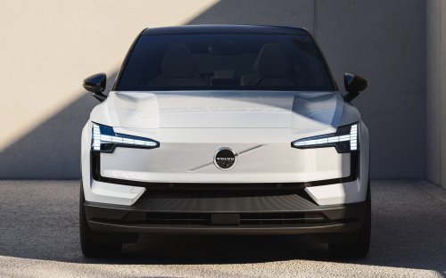 Volvo EX30 updated for MY2026 – entry-level 150 PS powertrain added, up to 476 km WLTP; new UX, V2L