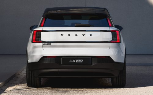 Volvo EX30 updated for MY2026 – entry-level 150 PS powertrain added, up to 476 km WLTP; new UX, V2L