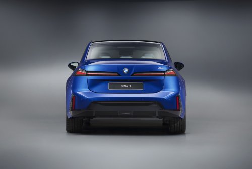 2026 BMW i3 L in China – LWB with manual door handles, over 1,000 km CLTC, coming to Malaysia?