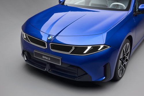 2026 BMW i3 L in China – LWB with manual door handles, over 1,000 km CLTC, coming to Malaysia?