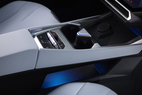 2026 BMW i3 L in China – LWB with manual door handles, over 1,000 km CLTC, coming to Malaysia?