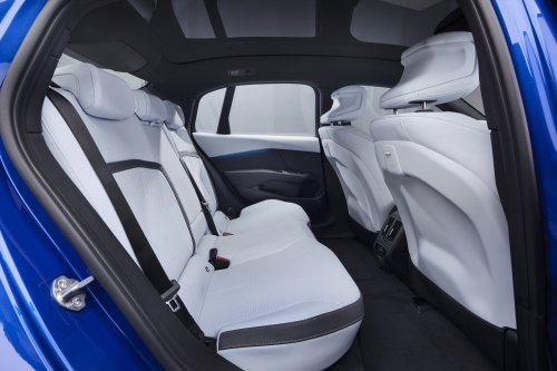 2026 BMW i3 L in China – LWB with manual door handles, over 1,000 km CLTC, coming to Malaysia?