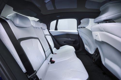 2026 BMW i3 L in China – LWB with manual door handles, over 1,000 km CLTC, coming to Malaysia?