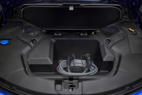 2026 BMW i3 L in China – LWB with manual door handles, over 1,000 km CLTC, coming to Malaysia?