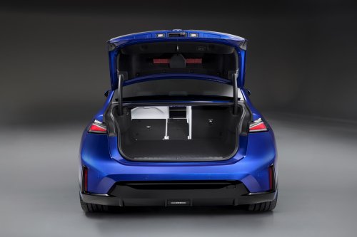 2026 BMW i3 L in China – LWB with manual door handles, over 1,000 km CLTC, coming to Malaysia?