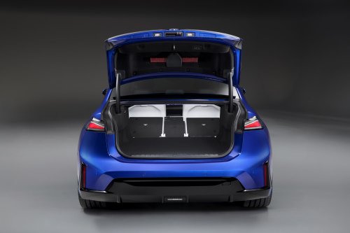 2026 BMW i3 L in China – LWB with manual door handles, over 1,000 km CLTC, coming to Malaysia?