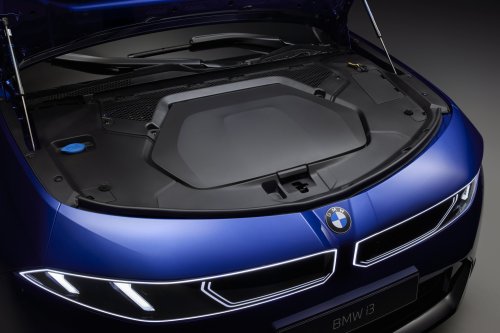 2026 BMW i3 L in China – LWB with manual door handles, over 1,000 km CLTC, coming to Malaysia?