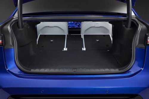 2026 BMW i3 L in China – LWB with manual door handles, over 1,000 km CLTC, coming to Malaysia?