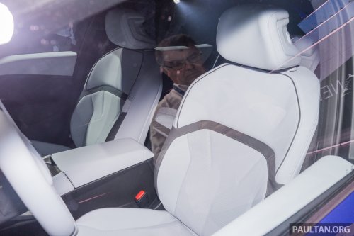 2026 BMW i3 L in China – LWB with manual door handles, over 1,000 km CLTC, coming to Malaysia?