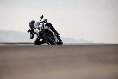2026 Triumph Daytona 660 updated – now with adjustable Showa forks, Triumph quickshifter