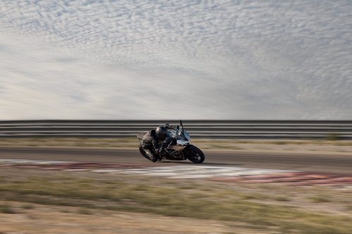 2026 Triumph Daytona 660 updated – now with adjustable Showa forks, Triumph quickshifter