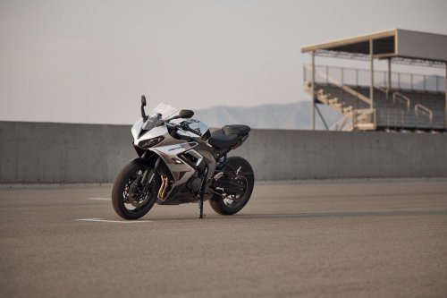 2026 Triumph Daytona 660 updated – now with adjustable Showa forks, Triumph quickshifter