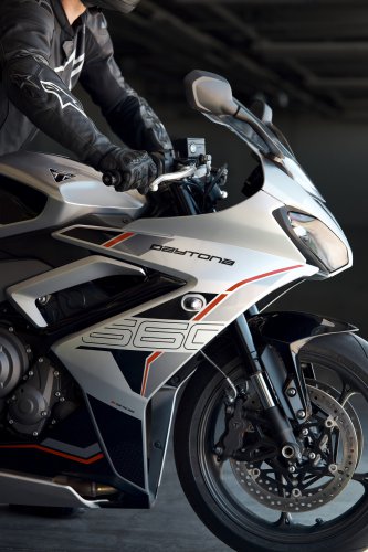 2026 Triumph Daytona 660 updated – now with adjustable Showa forks, Triumph quickshifter