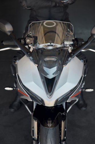 2026 Triumph Daytona 660 updated – now with adjustable Showa forks, Triumph quickshifter