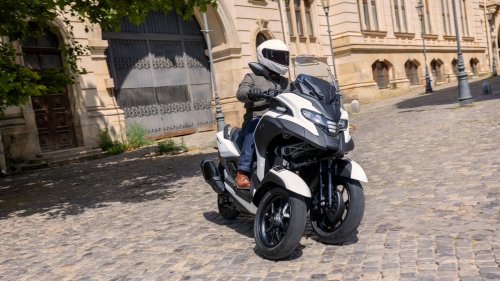2026 Yamaha Tricity 300 scooter for Europe – three wheels, standing assist, foot brake and airbag