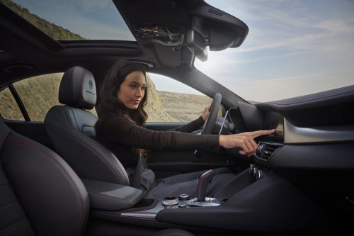 Alfa Romeo is returning to Malaysia – Giulia and Stelvio Veloce teased, 280 PS 2.0L turbo, ROIs open