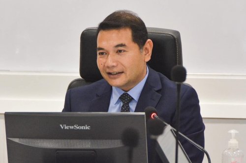 Gov’t won’t increase RON 95 price although cabinet discussed it, but foreigners to pay more – PM Anwar