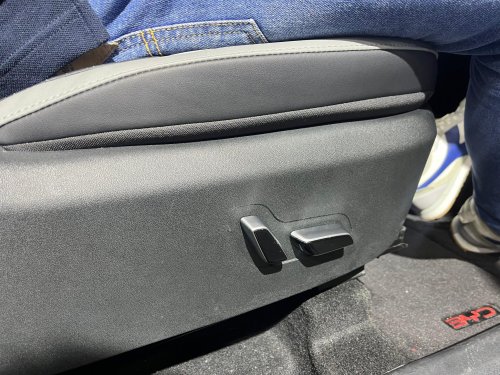 Perbandingan Detail Varian Dynamic dan Premium di BYD Atto 1