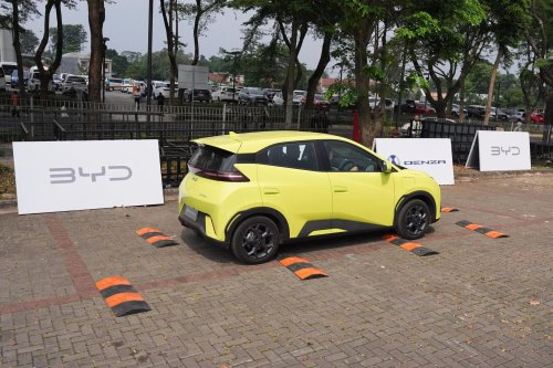 Perbandingan Detail Varian Dynamic dan Premium di BYD Atto 1