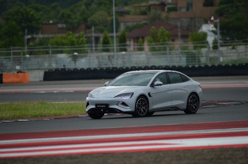 BYD, Teknologi Suspensi Pintar DiSus Milik BYD yang Bisa Loncat, Bukan Soal Kenyamanan Saja