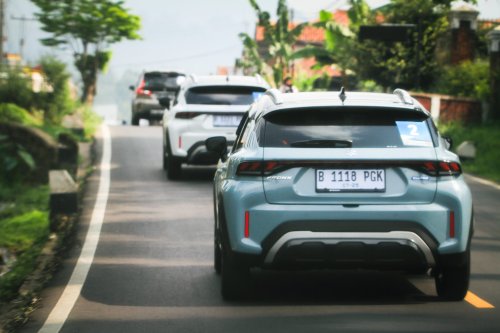 Suzuki , Suzuki Fronx, Review Suzuki Fronx: Crossover Kompak dengan Performa Andal dan Fitur Keamanan Modern