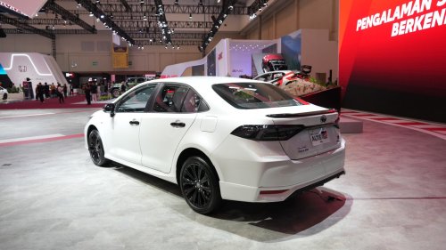 Toyota, Toyota Corolla, Toyota GR Corolla, Toyota Resmi Luncurkan Corolla Altis HEV GR Sport di GIIAS 2025