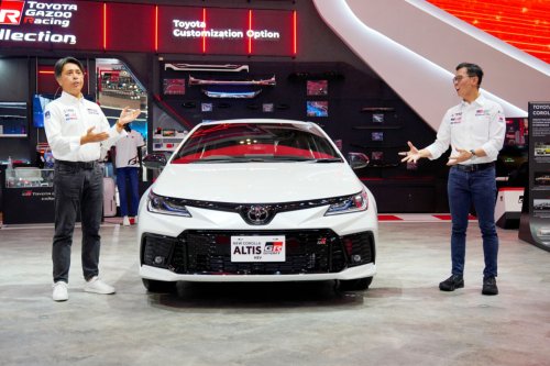 Toyota, Toyota Corolla Altis, Toyota GR Corolla, Toyota Resmi Luncurkan Corolla Altis HEV GR Sport di GIIAS 2025