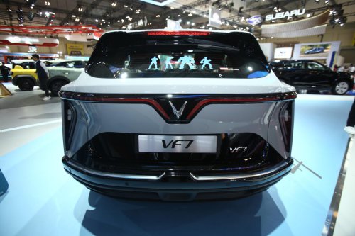 VinFast Pamerkan VF7 Disney Edition di GIIAS 2025, Hapus Image Taksi di Indonesia