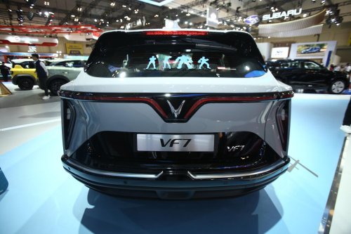 VinFast, VinFast VF7, VinFast Pamerkan VF7 Disney Edition di GIIAS 2025, Hapus Image Taksi di Indonesia