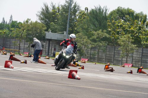 Menjajal New Honda ADV160: Skutik SUV Premium yang Canggih