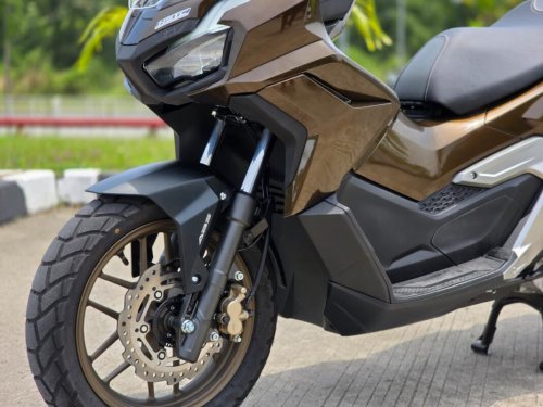 Menjajal New Honda ADV160: Skutik SUV Premium yang Canggih