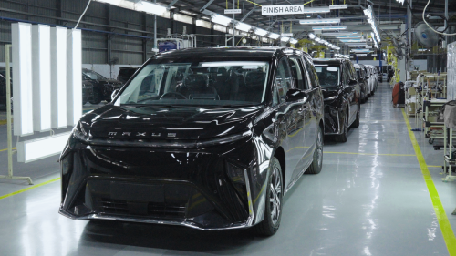 MAXUS Serahkan MIFA 7 dan MIFA 9 Produksi Lokal Pertama