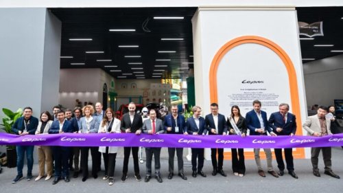 Lepas Resmikan Showroom Bertema Lifestyle Pertama di Dunia