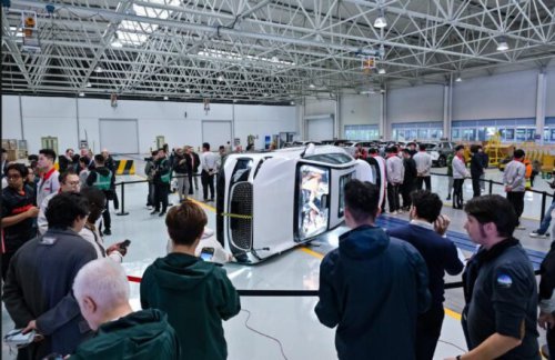 Lepas Gelar Uji Keselamatan Publik Perdana, Buktikan Ketangguhan SUV Listrik L8