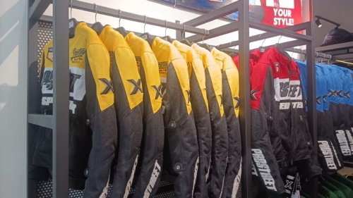 RD2 Moto Resmikan Outlet di Kelapa Gading, Spesialis Jual Helm Shark