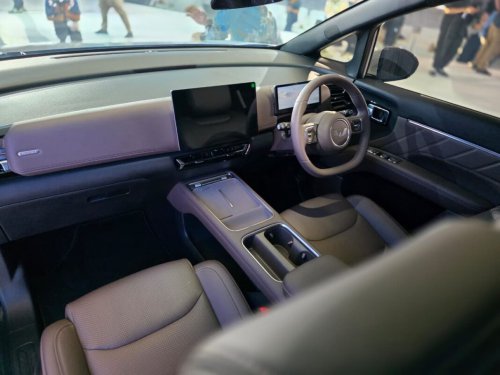 Mengulas Detail Perbedaan Wuling Darion EV vs PHEV