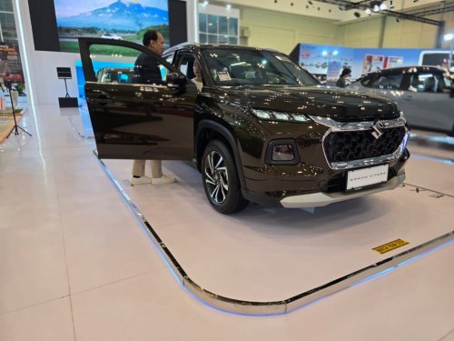 Suzuki , Ini Deretan Mobil Hybrid di Booth Suzuki GJAW 2025