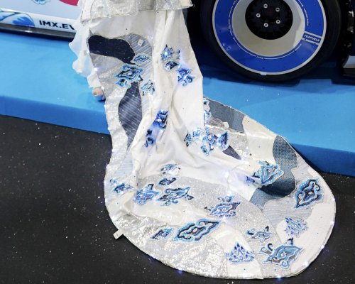 Batik Mega Mendung Pukau Osaka: Sinergi Epik Otomotif dan Fashion di OAM 2026