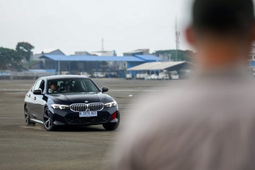 BMW | Ngabuburit Bareng BMW, Belajar Teknik Mengemudi yang Benar