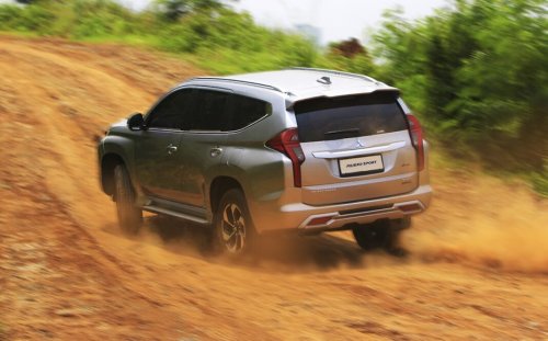 Mitsubishi Pajero Sport, SUV Tangguh dan Bertenaga dengan Fitur Canggih
