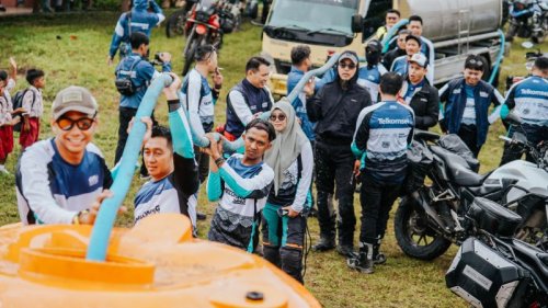 Telkomsel dan GSrek Indonesia JC Gelar Aksi Sosial di Sumba