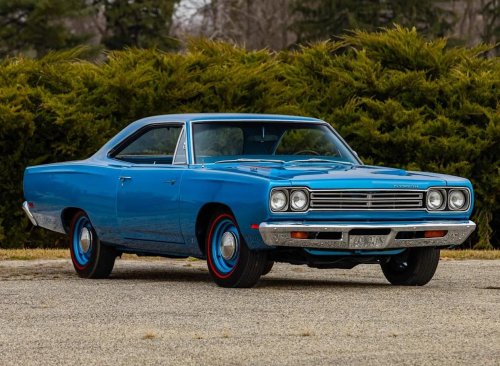 Restored 1969 Plymouth Hemi Road Runner Heads to Auction with Matching-Numbers Drivetrain